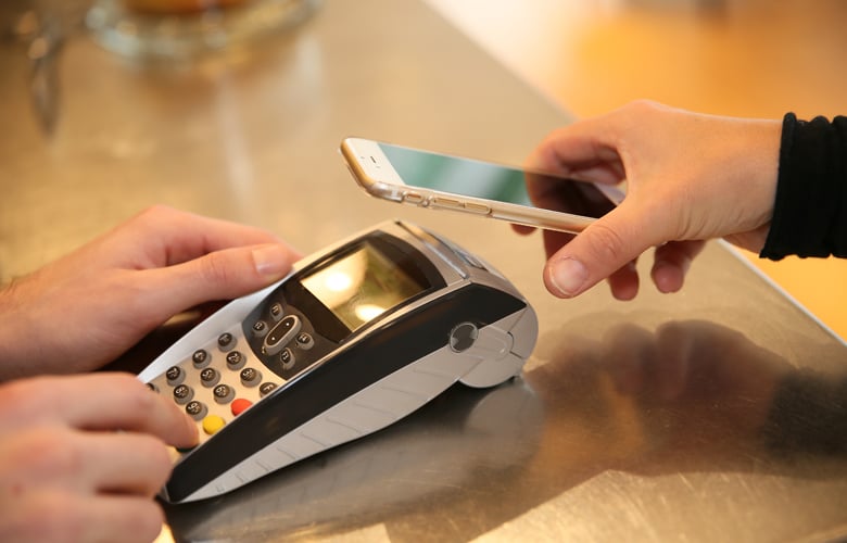Η Viva.com ενεργοποιεί στην Ελλάδα το Tap to Pay στο iPhone