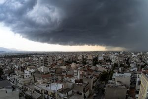 Έκτακτο δελτίο επιδείνωσης του καιρού: Πού αναμένονται κατά τόπους ισχυρές βροχές και καταιγίδες