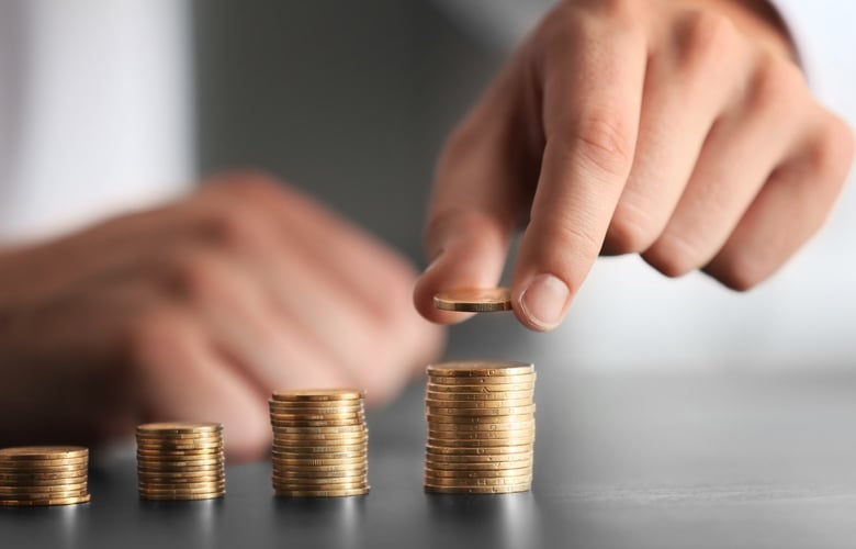 Ο ΟΟΣΑ προβλέπει ανάπτυξη 2% το 2025 και μείωση χρέους στο 140% για την Ελλάδα