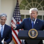 Επίθεση Τράμπ σε επικεφαλής Fed, πέφτει το δολάριο