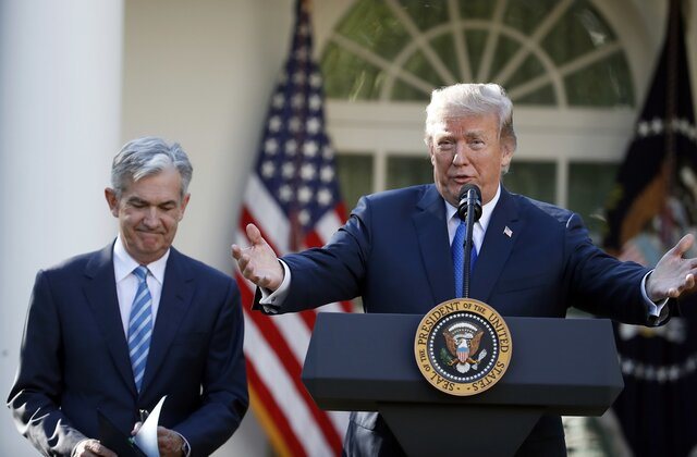 Επίθεση Τράμπ σε επικεφαλής Fed, πέφτει το δολάριο