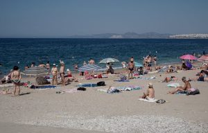 Καιρός: Αίθριος με λίγες πρόσκαιρες νεφώσεις στα ηπειρωτικά – Υψηλές θερμοκρασίες με 30αρια