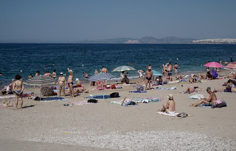 Καιρός: Αίθριος με λίγες πρόσκαιρες νεφώσεις στα ηπειρωτικά – Υψηλές θερμοκρασίες με 30αρια