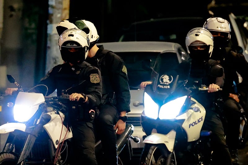 Συνελήφθησαν δύο ανήλικοι μετά από καταδίωξη οχήματος στο Χαλάνδρι