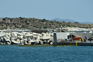 Ελικόπτερο κατέπεσε στη θάλασσα στην Μαρίνα Βουλιαγμένης