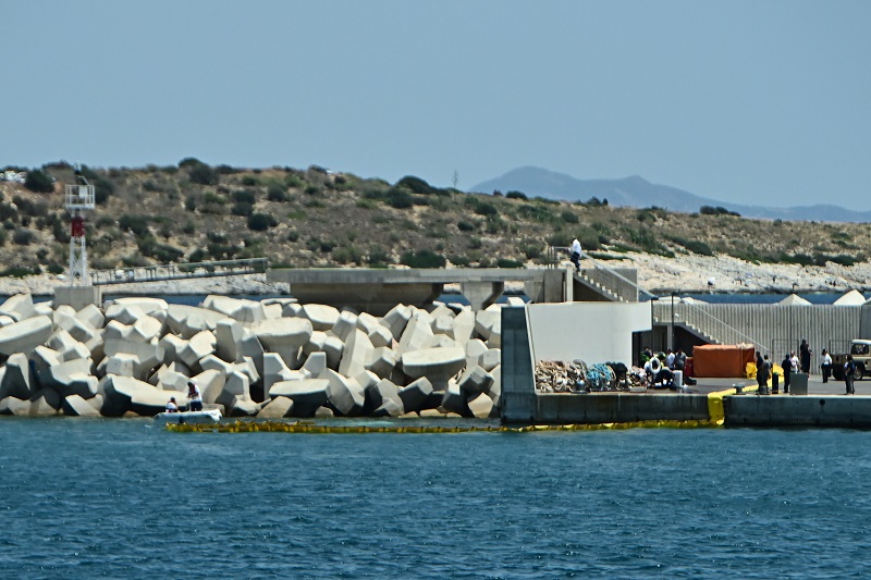 Ελικόπτερο κατέπεσε στη θάλασσα στην Μαρίνα Βουλιαγμένης