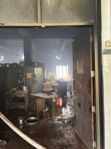 Τραγωδία στην Ινδία: Σοκαριστικές εικόνες από τον ξενώνα γιατρών που έπεσε το αεροπλάνο