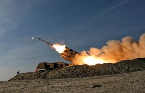 Αποκλείει κάθε διαπραγμάτευση με τις ΗΠΑ, όσο συνεχίζονται οι ισραηλινές επιθέσεις, ο Ιρανός ΥΠΕΞ – Κτίριο κατοικιών επλήγη από ιρανικό πύραυλο