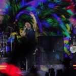 Οι Coldplay επανεκδίδουν άλμπουμ τους σε δίσκους βινυλίου από ανακυκλωμένα υλικά
