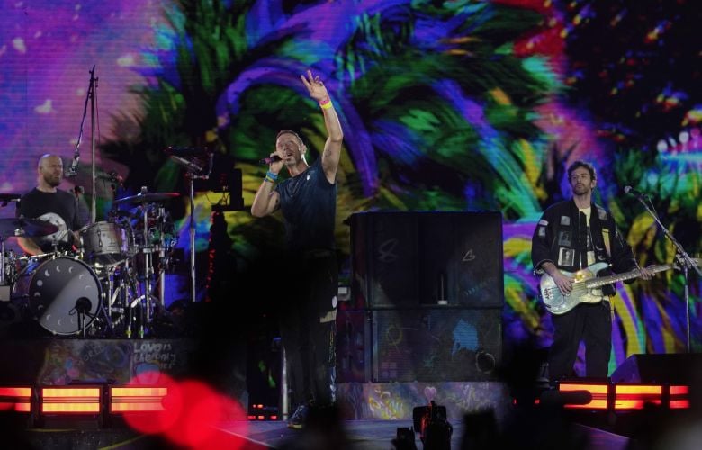 Οι Coldplay επανεκδίδουν άλμπουμ τους σε δίσκους βινυλίου από ανακυκλωμένα υλικά