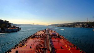 Σε αυξημένη επιφυλακή η ναυτιλία για τα Στενά του Ορμούζ