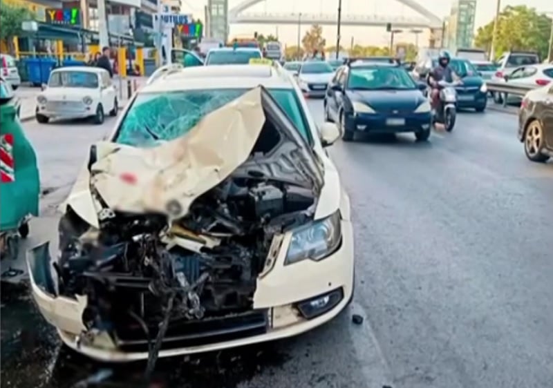 Θανατηφόρο τροχαίο στον Άλιμο: Βίντεο ντοκουμέντο από τη στιγμή που ταξί χτυπά την 65χρονη δημοτική υπάλληλο