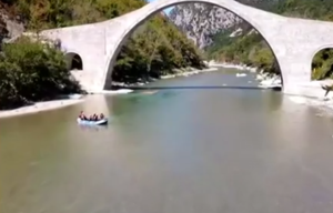 Θα μεταφερθούν στην Πάτρα τα δύο παιδιά που ανασύρθηκαν από τον ποταμό τον Άραχθο και ανέκτησαν τις αισθήσεις τους