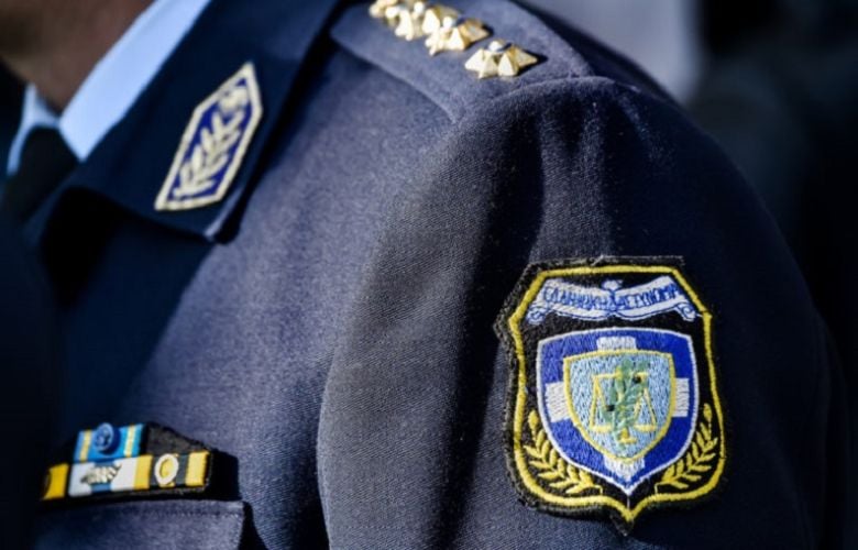 Συνελήφθη απόστρατος αξιωματικός της ΕΛ.ΑΣ. για εμπλοκή σε δύο κυκλώματα ναρκωτικών και όπλων με διεθνή δράση