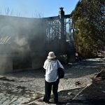 Φωτιά στην Παλαιά Φώκαια: «Δίνουμε μάχη για να μην περάσει στον εθνικό δρυμό», λέει ο δήμαρχος Σαρωνικού