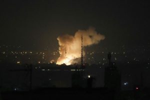 Το Ισραήλ επιτέθηκε στο Ιράν: Επλήγησαν πυρηνικές εγκαταστάσεις και στρατιωτικοί στόχοι – Νεκρός ο διοικητής των Φρουρών της Επανάστασης