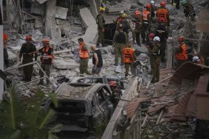 Το Ιράν «πληρώνει με το ίδιο νόμισμα» το Ισραήλ: Εκτοξεύτηκαν ομοβροντίες βαλλιστικών πυραύλων – Καταστράφηκαν 9 κτίρια σε συνοικία του Τελ Αβίβ