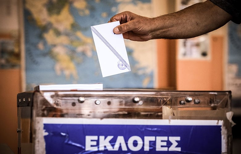 Δημοσκόπηση Alpha: «Τσιμπάει» προς τα πάνω η Νέα Δημοκρατία, ενώ το ΠΑΣΟΚ ανέτρεψε τα δεδομένα και ανέβηκε δεύτερο κόμμα