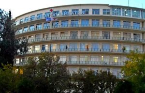 Συνελήφθησαν δύο άντρες που απείλησαν με ψεύτικο όπλο ασθενή στο νοσοκομείο ΚΑΤ