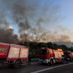 Μικρές αναζωπυρώσεις στην φωτιά στη Ναύπακτο – Δεν έχουν καταγραφεί ζημιές σε σπίτια