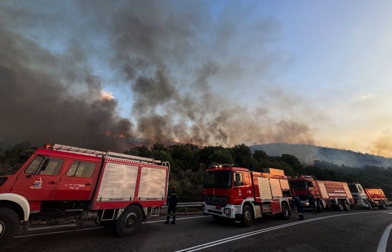 Μικρές αναζωπυρώσεις στην φωτιά στη Ναύπακτο – Δεν έχουν καταγραφεί ζημιές σε σπίτια