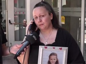 Ξέσπασε η μητέρα της 7χρονης που σκοτώθηκε από φορτηγό στη Νίκαια: «Φταίει η υποτιθέμενη αδελφή μου»
