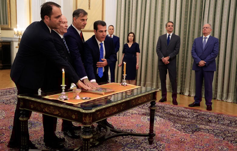 Ορκίστηκαν τα νέα μέλη της κυβέρνησης στο Προεδρικό Μέγαρο – Δείτε φωτογραφίες και βίντεο