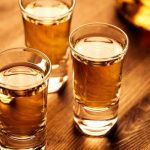 Συνελήφθη 23χρονη που επέτρεψε την κατανάλωση αλκοόλ σε ασυνόδευτη ανήλικη