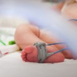 Τραγωδία με θάνατο βρέφους 5 μηνών στην Πάρο – Συνελήφθησαν οι γονείς του