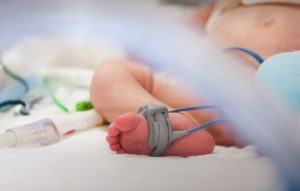 Τραγωδία με θάνατο βρέφους 5 μηνών στην Πάρο – Συνελήφθησαν οι γονείς του