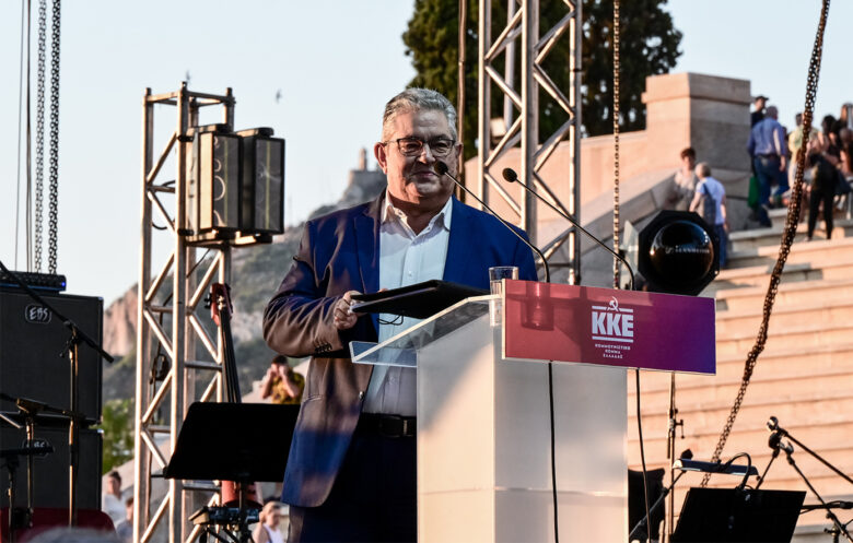 «Λίγο ακόμα να σηκωθούμε λίγο ψηλότερα» – «Βούλιαξε» το Καλλιμάρμαρο στη συναυλία για τα 100 χρόνια από τη γέννηση του Μίκη Θεοδωράκη