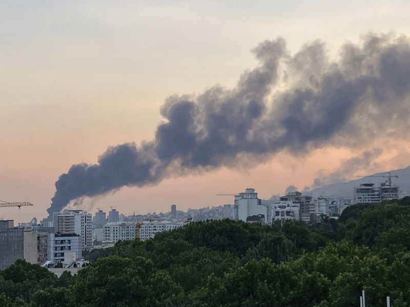 Μαίνονται οι βομβαρδισμοί μεταξύ Ισραήλ και Ιράν: Εκρήξεις πάνω από το Τελ Αβίβ – Ο ισραηλινός στρατός διεξήγαγε “πολλά πλήγματα” εναντίον ιρανικών στόχων