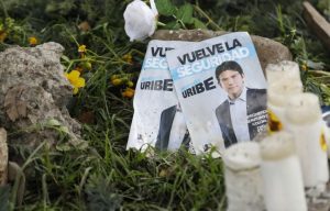 Σε κρίσιμη κατάσταση εξακολουθεί να νοσηλεύεται ο Κολομβιανός γερουσιαστής Ουρίμπε μετά τους πυροβολισμούς που δέχθηκε