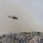 Μαίνεται η φωτιά στην Χίο – «Δύσκολα τα πράγματα», παραδέχεται ο δήμαρχος του νησιού