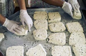 Η Κύπρος αλλάζει στρατηγική ενίσχυσης αιγοπροβατοτροφίας για να καλύψει τη ζήτηση για χαλλούμι