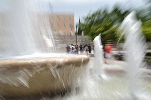 Καιρός: Συνθήκες καύσωνα και πολύ υψηλή θερμική επιβάρυνση σε πολλές περιοχές της χώρας
