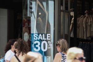 Ανοιχτά σήμερα Κυριακή (20/7) τα καταστήματα – Δείτε τo προτεινόμενο ωράριο