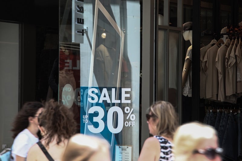 Ανοιχτά σήμερα Κυριακή (20/7) τα καταστήματα – Δείτε τo προτεινόμενο ωράριο