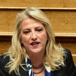 Ρένα Δούρου: Τα ευχολόγια και οι αόριστες αναφορές Γεραπετρίτη επιβεβαιώνουν την επικίνδυνη εξωτερική πολιτική