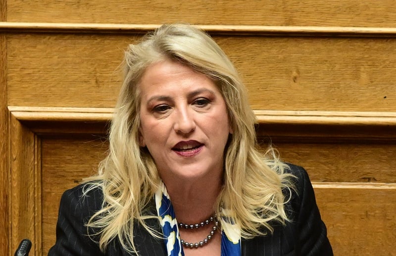 Ρένα Δούρου: Τα ευχολόγια και οι αόριστες αναφορές Γεραπετρίτη επιβεβαιώνουν την επικίνδυνη εξωτερική πολιτική