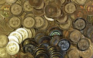 Η τιμή του bitcoin ξεπέρασε για πρώτη φορά τα 123.000 δολάρια
