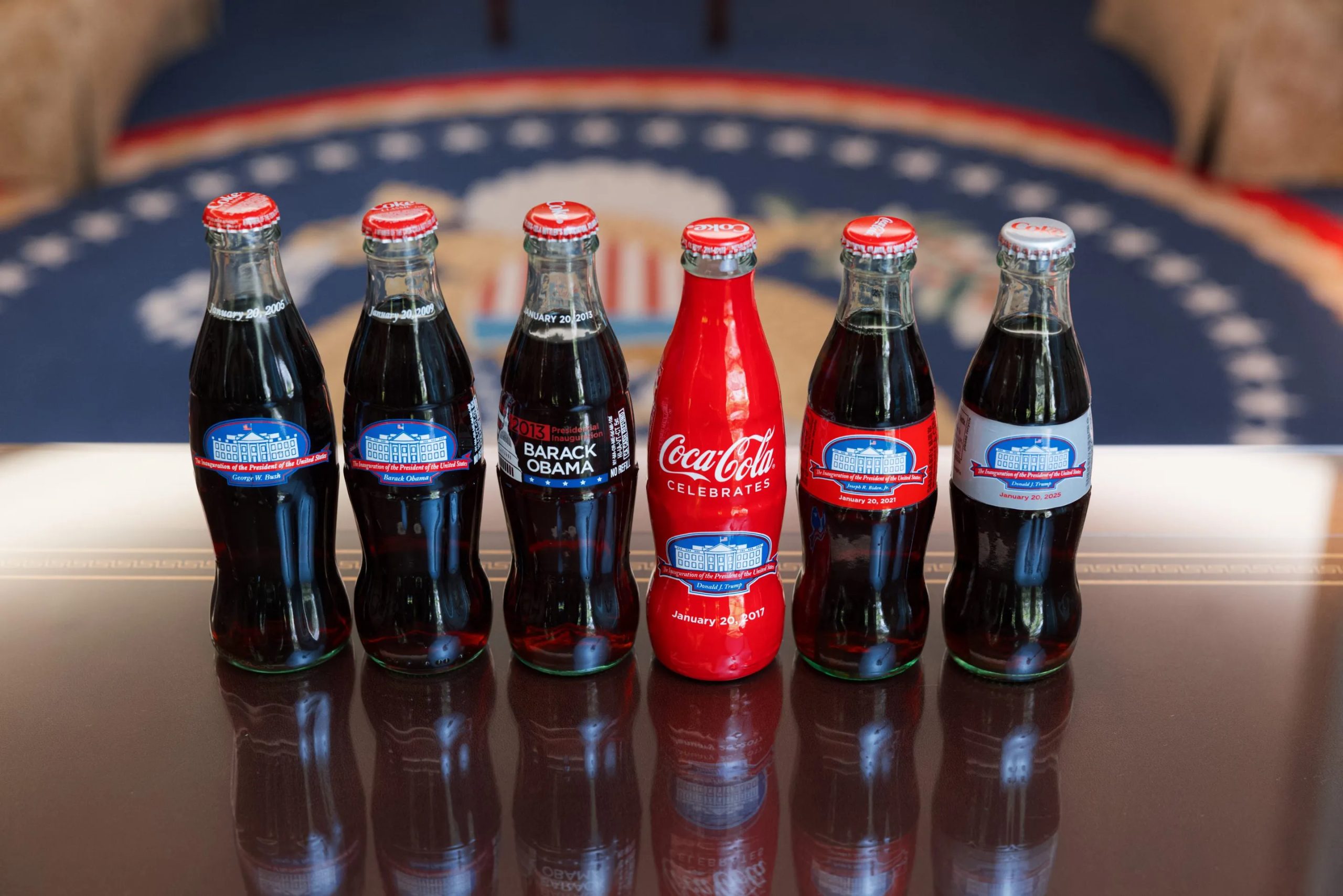 Αλλαγή συνταγής της Coca-Cola με ζάχαρη από ζαχαροκάλαμο δείχνει ο Τραμπ