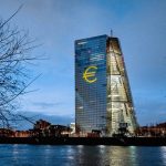 Oι καύσωνες ανεβάζουν τον πληθωρισμοί, ανησυχεί η ΕΚΤ