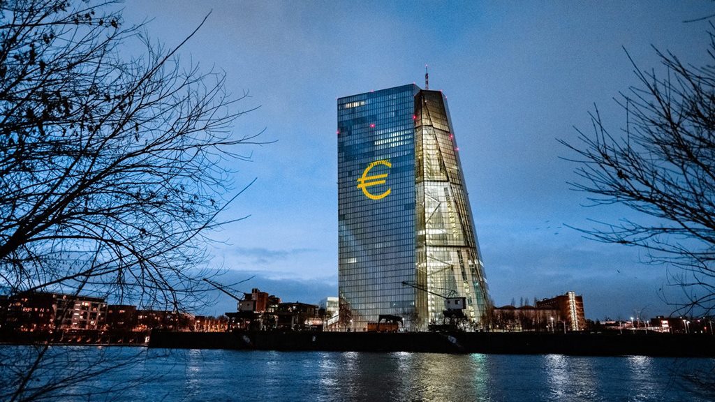 Oι καύσωνες ανεβάζουν τον πληθωρισμοί, ανησυχεί η ΕΚΤ