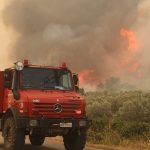 Μαίνεται η φωτιά στην Εύβοια: Μήνυμα από το 112 σε Μεσοχώρια και Τσακαίους