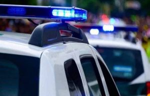 Συνελήφθησαν δύο επίδοξοι ληστές στο Μενίδι: Η ιδιοκτήτρια του καταστήματος κατάφερε να τους κλειδώσει στο χώρο όπου υπήρχε χρηματοκιβώτιο
