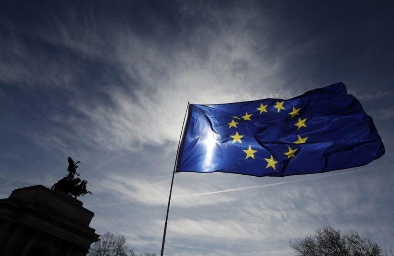 Η Ευρωπαϊκή Ένωση χαιρετίζει τη δέσμευση της Ουκρανίας να προστατεύσει τις υπηρεσίες καταπολέμησης της διαφθοράς