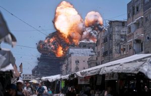 Νέο λουτρό αίματος με τουλάχιστον 100 νεκρούς από ισραηλινές επιδρομές στη Γάζα – Βομβαρδίστηκε και ίντερνετ καφέ, παρά τις εκκλήσεις για κατάπαυση του πυρός