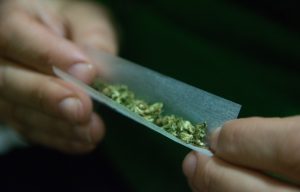 Εξαρθρώθηκε συμμορία που πουλούσε ναρκωτικά σε τουρίστες στο κέντρο της Αθήνας