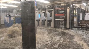 Πλημμύρισαν σταθμοί μετρό στη Νέα Υόρκη έπειτα από σφοδρή νεροποντή